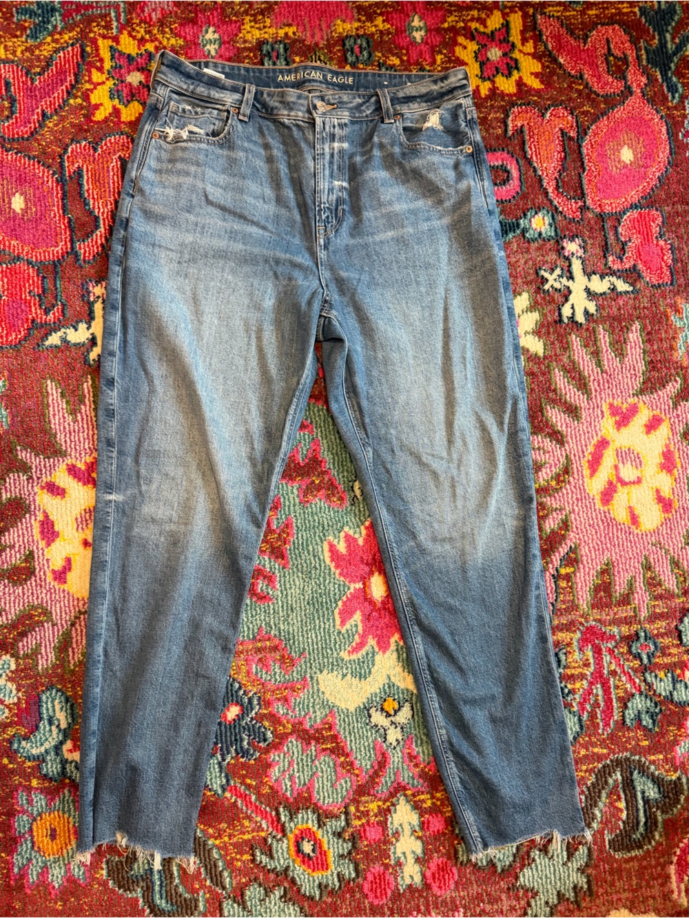 American Eagle Strigid High-Rise Mom Jeans